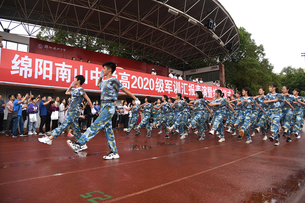 08军训,学生国防教育重要一课.jpg