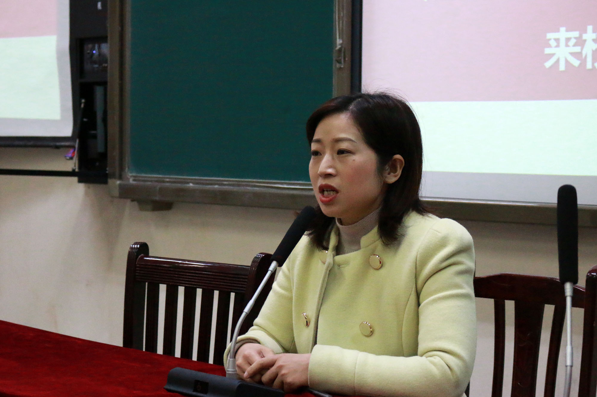 罗怡轩,胡俊梅,何娟三位南山教师分别以《青年教师的迅速成长之路》