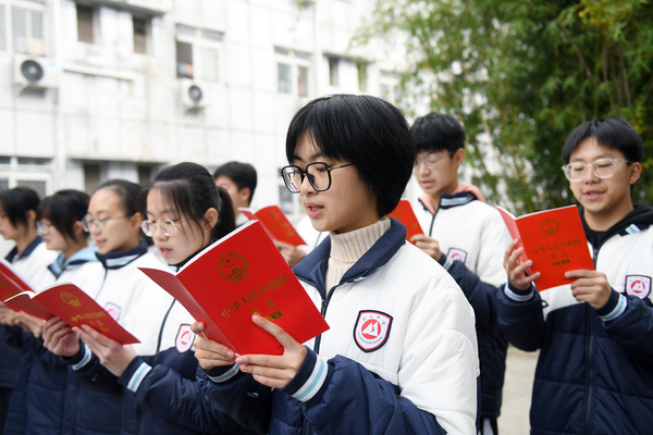为青春护航丨南山中学开展宪法宣传周活动
