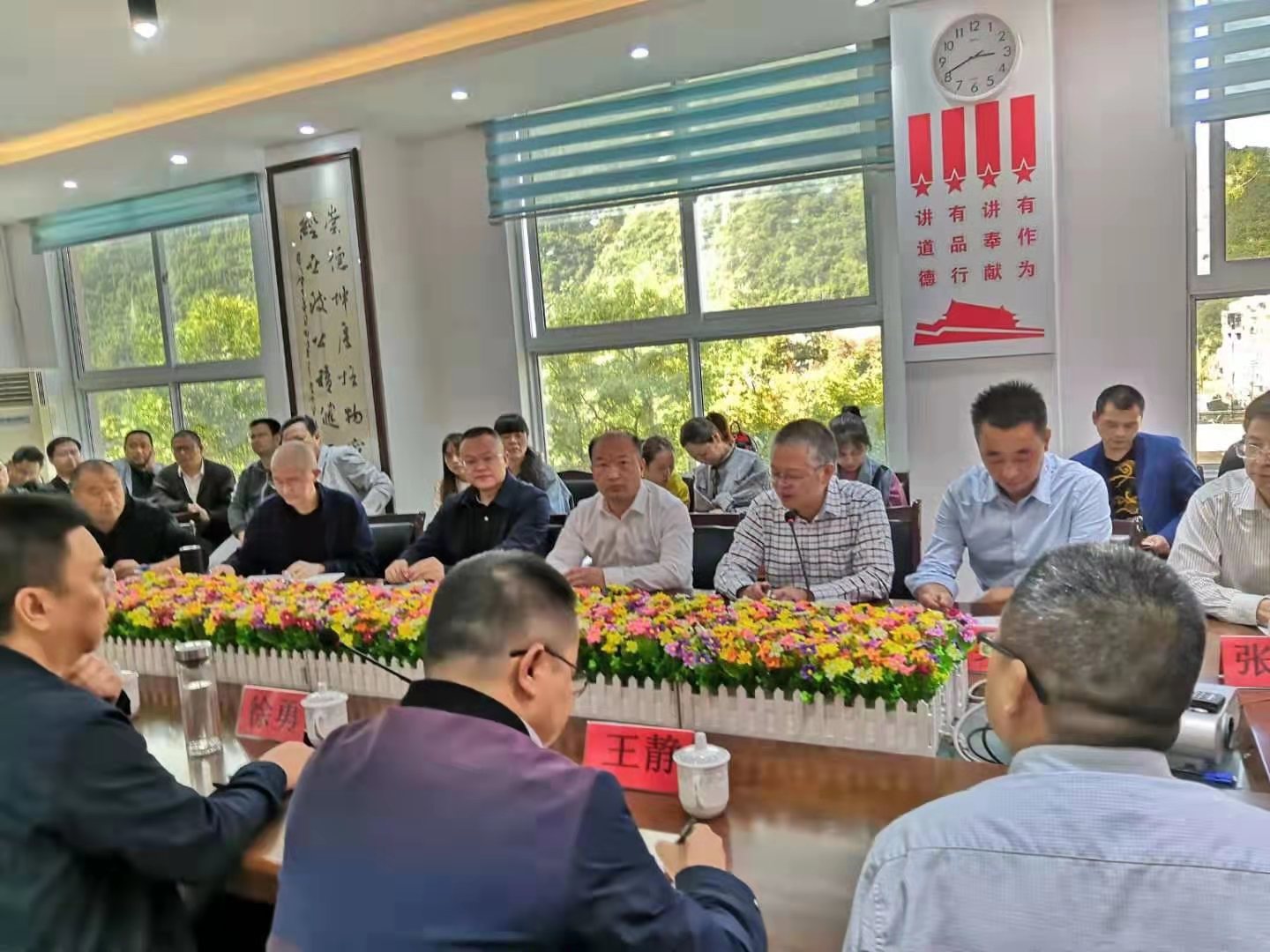 南山中学党委书记校长徐勇到平武中学指导教育帮扶工作