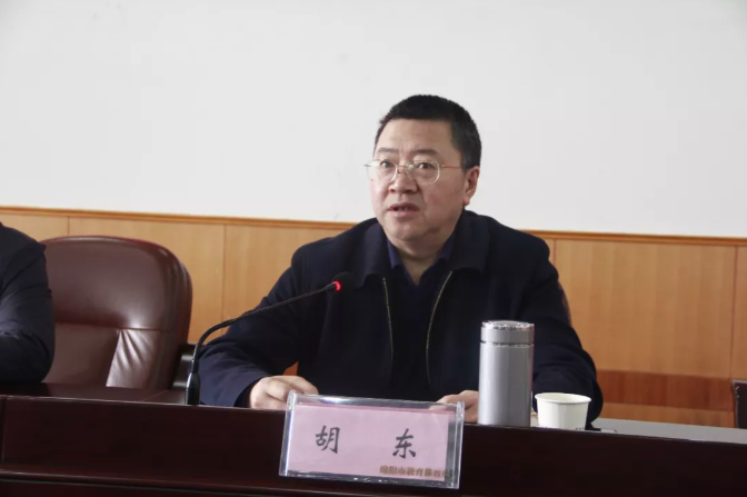 会议首先传达学习了市委书记刘超,市长元方关于学校食品安全工作的